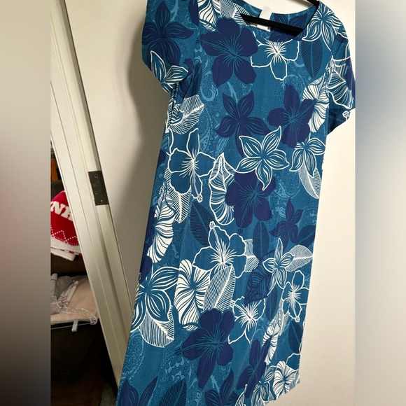 Blue Hawaiian Print Dress - Picture 3 of 5